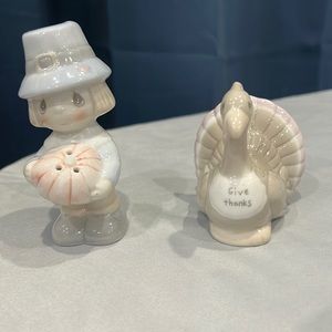 precious moments salt pepper shakers